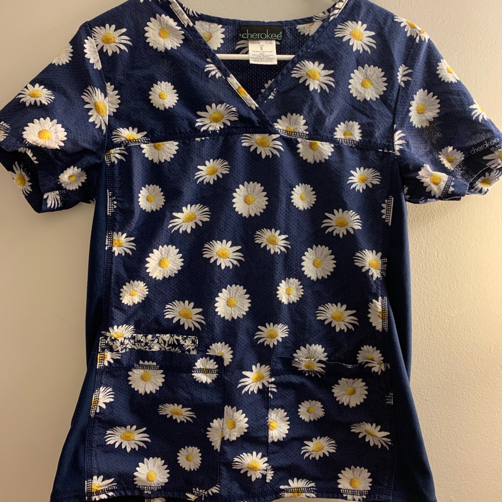Cherokee scrub top